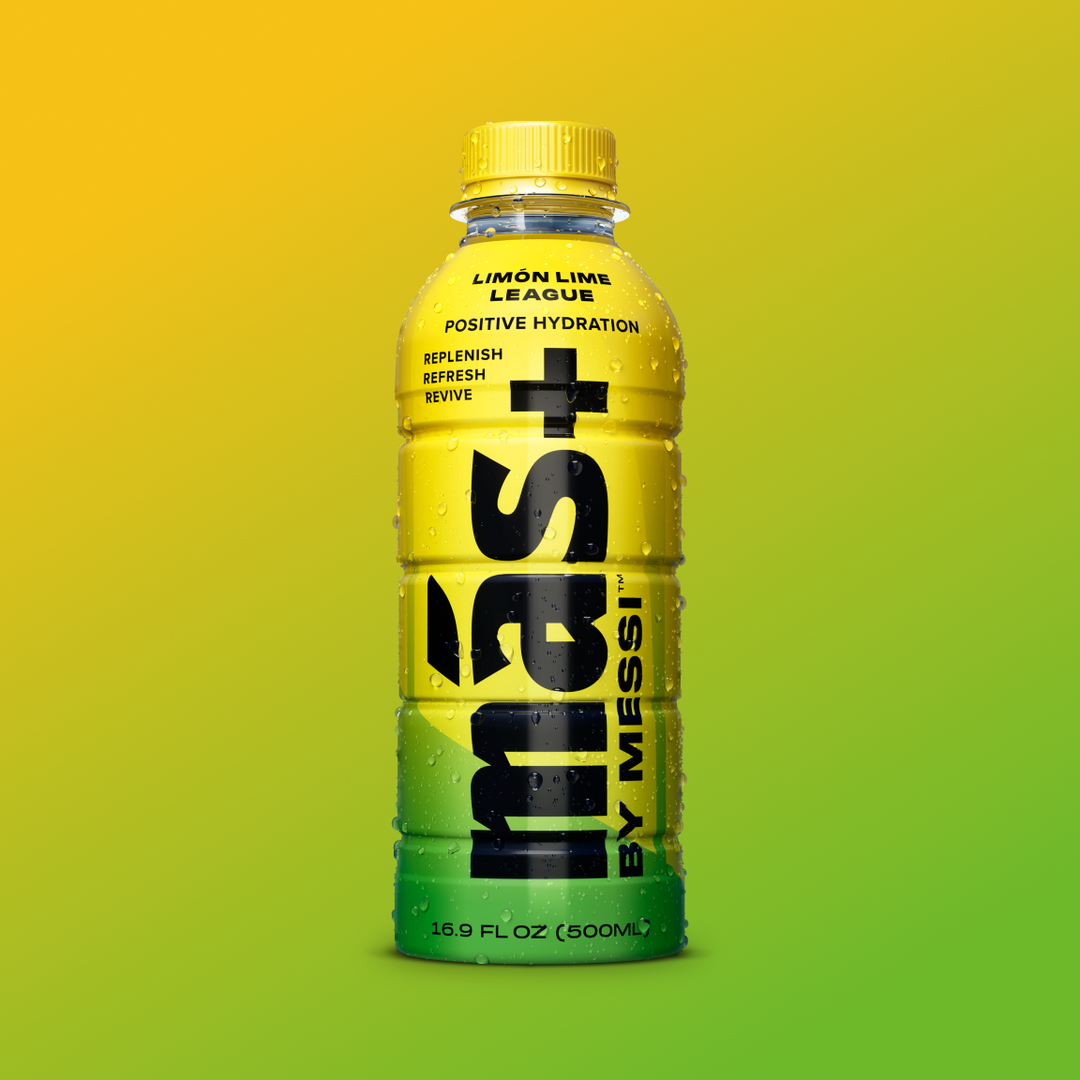 A 500 mL bottle featuring Más+ by Messi with Limón Lime League flavor displayed against a yellow and green background, emphasizing positive hydration.
