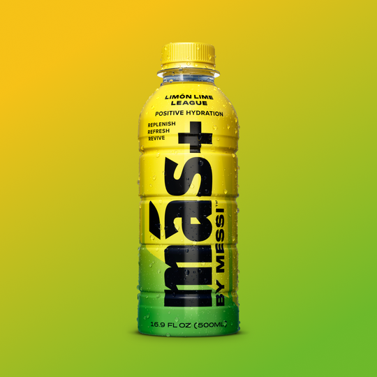 A 500 mL bottle featuring Más+ by Messi with Limón Lime League flavor displayed against a yellow and green background, emphasizing positive hydration.