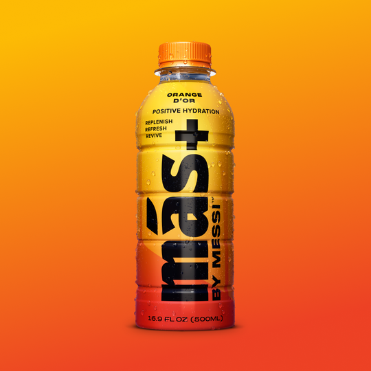A 500 mL bottle featuring Más+ by Messi with Orange d'Or flavor displayed against an orange background, emphasizing positive hydration.